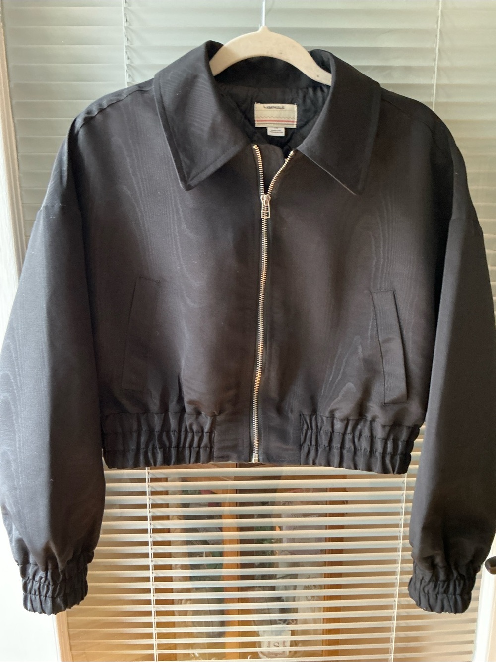 KIMCHI BLUE NWOT  Black BOMBER Jacket, Cropped  Size Large
